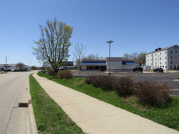 400 W Centerway St, Janesville, WI 53548